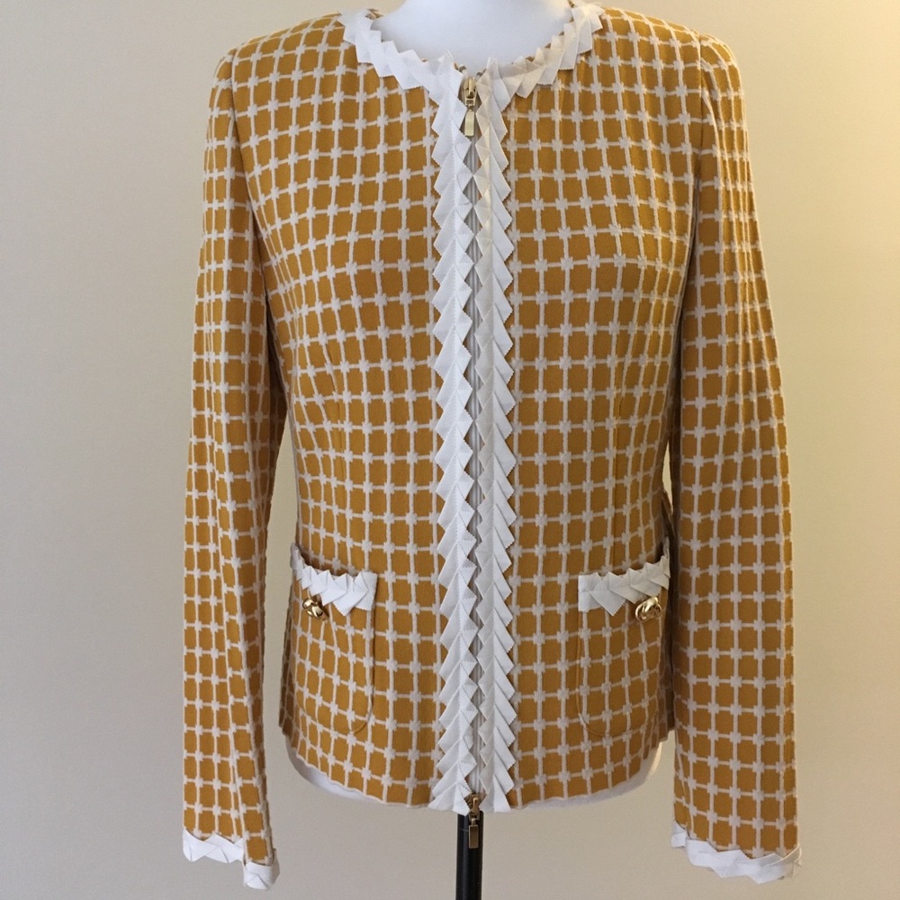 NWT. Luisa Spagnoli  zip up knitted jacket. Size m